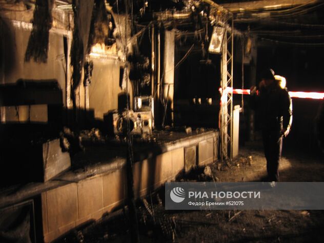 На месте происшествия в ночном клубе-ресторане "Хромая лошадь" в Перми, где произошел пожар. Место: Россия, Пермь. Автор: Федор Еремин/РИА Новости. Трагедия в Перми