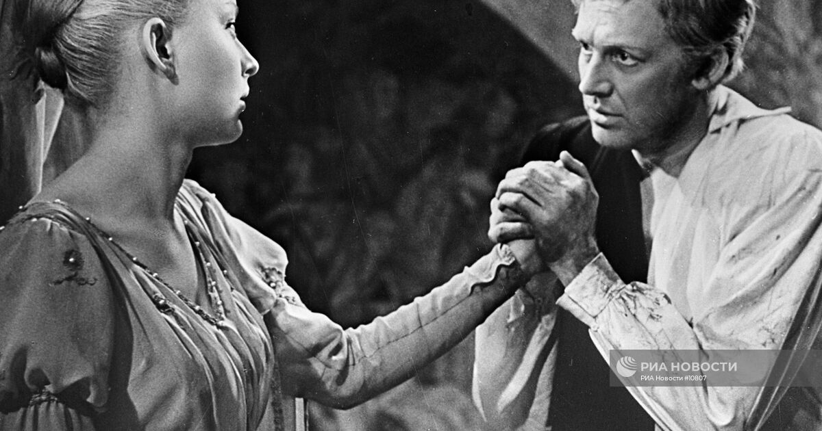 Гамлет 1964 смоктуновский. Вертинская смоктуновский. Вертинская гамлет. Гамлет козинцев 1964. Вертинская смоктуновский.