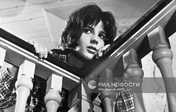 Наталья Варлей в фильме "Кавказская пленница, или новые приключения Шурика"
