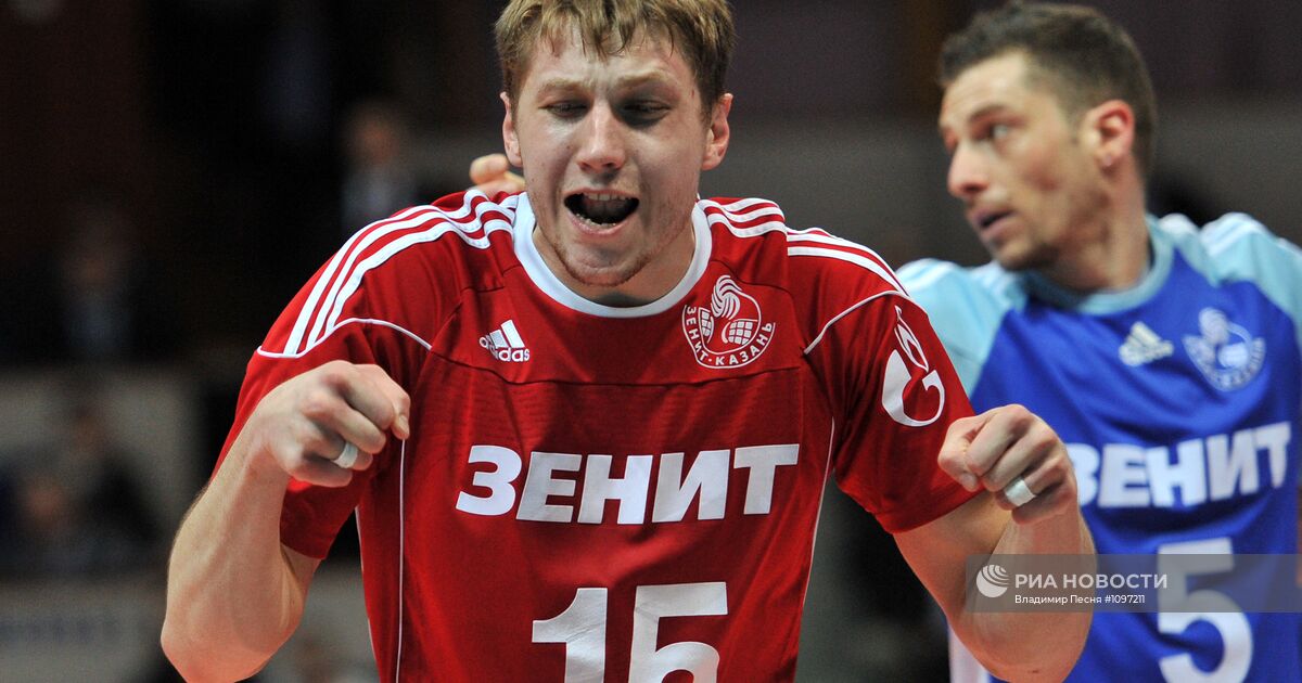 Волейбол чемпионат россии мужчины белогорье динамо москва. Мужская Олимпийская сборная по волейболу 18 номер.