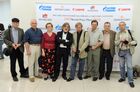 Фотографы Владимир Семин, Александр Лыскин, Виктория Ивлева, Владимир Вяткин, Игорь Гаврилов, Борис Бабанов, Юрий Сомов и Виктор Загуменнов (слева направо), ставшие лауреатами международного конкурса World Press Photo, на открытии выставки фотографий в аэропорту "Шереметьево". Место: Россия, Московская область. Выставка фотографий лауреатов World Press Photo 1955-2010