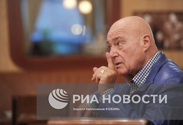 Тележурналист В.Познер в своем ресторане на Остоженке