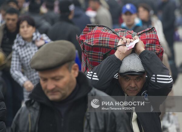 Прибытие поездов из Средней Азии в Москву