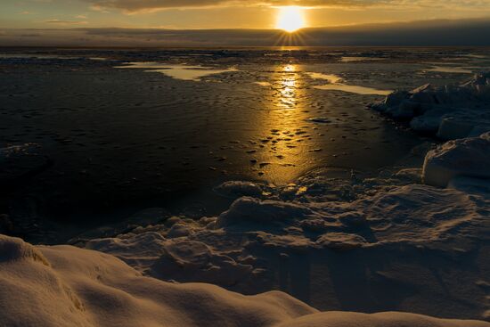 Рассвет на побережье Охотского моря