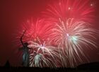 Салют на Мамаевом кургане в Волгограде в честь 70-летия победы советских войск в Сталинградской битве. Место: Россия, Волгоград. Автор: Кирилл Брага. Празднование 70-летия Сталинградской битвы в Волгограде