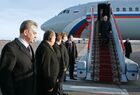 Президент России Владимир Путин (на дальне плане) во время встречи в аэропорту Волгограда. Место: Россия, Волгоград. Автор: Михаил Климентьев/РИА Новости. В.ПУТИН ВОЛГОГРАД