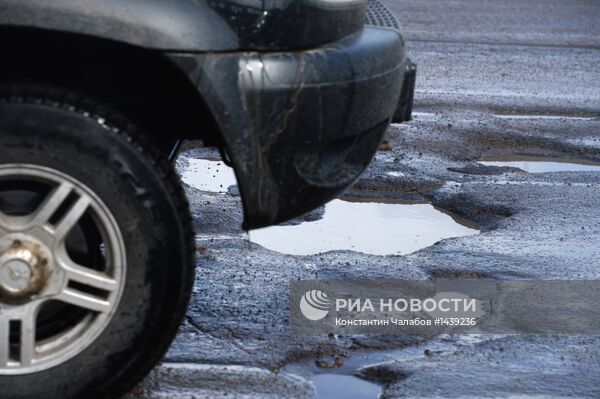 Разбитые дороги в Великом Новгороде