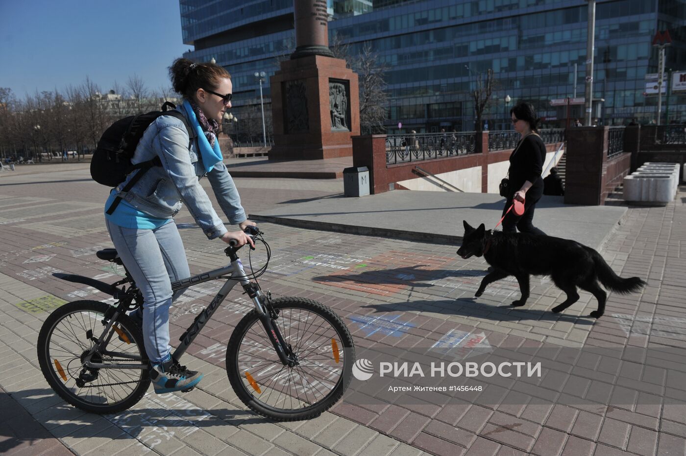 Велосипедисты на улицах Москвы. Место: Россия, Москва. Автор: Артем Житенев/РИА Новости. Велопарковки
