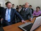 Первый вице-премьер РФ Сергей Иванов (слева) во время посещения научного центра МГУ имени Ломоносова. Справа - ректор МГУ Виктор Садовничий. Место: Россия, Москва. Автор: Алексей Никольский. С.ИВАНОВ, В.САДОВНИЧИЙ