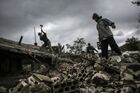 Местные жители разбирают завалы дома, который был взорван в результате штурма села Удин в провинции Латакия в 16 км от границы с Турцией. Место: Сирия. Автор: Андрей Стенин. Ситуация в Сирии