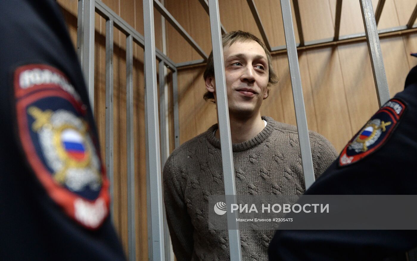 Артист балета Большого Театра Павел Дмитриченко, обвиняемый в организации нападения на художественного руководителя ГАБТ Сергея Филина, в зале заседаний Мещанского районного суда Москвы, где сегодня начались слушания дела по существу. Место: Россия, Москва. Автор: Максим Блинов/РИА Новости. Рассмотрение дела по существу о нападении на Сергея Филина