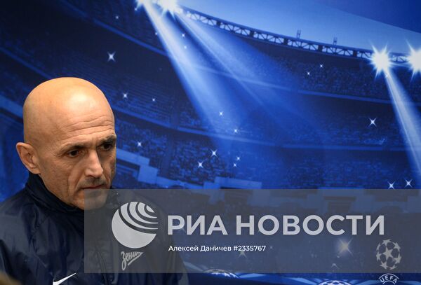 Футбол. Тренировка ФК "Зенит"