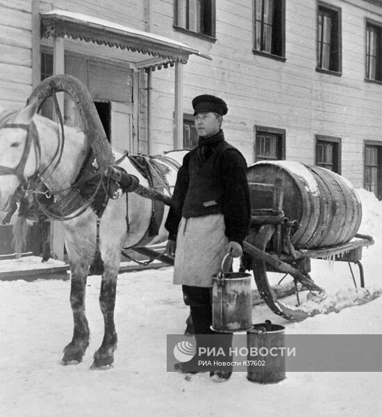 90-е ГОДЫ ИЗВОЗЧИК-ВОДОВОЗ