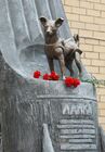 Открытие памятника собаке Лайке в Москве. Именно Лайка вошла в историю, как первый земной обитатель, поднявшийся в космос. Это знаменательное событие произошло в 1957 году. Скульптуру установили на территории Государственного научно-исследовательского института военной медицины министерства обороны РФ. Место: Москва. Автор: Алексей Никольский/РИА Новости. Открытие памятника собаке Лайке в Москве