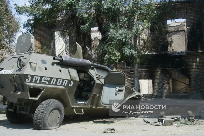 Подорванная боевая техника грузинских войск. Место: Грузия, Южная Осетия, Цхинвали. Автор: Саид Гуциев/РИА Новости. Цхинвали после разрушений