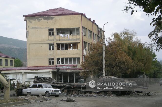 Разрушения в городе Цхинвали, подвергшемся нападению грузинских войск. Место: Грузия, Южная Осетия, Цхинвали. Автор: Виктор Панов/РИА Новости. Цхинвали после разрушений
