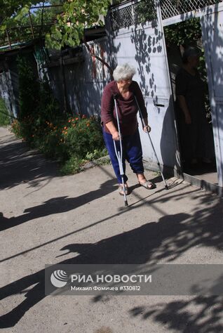На одной из улиц города Цхинвали, подвергшегося нападению грузинских войск. Место: Грузия, Южная Осетия, Цхинвали. Автор: Михаил Фомичев/РИА Новости. Разрушения в Цхинвали