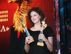 Актриса Ксения Раппопорт, которая получила премии «Золотой орел» за лучшую женскую роль в игровом кино («Юрьев день») и за лучшую женскую роль на телевидении («Ликвидация»), после окончания VII торжественной церемонии вручения Национальной премии в области кинематографии «Золотой орел». Место: Россия, Москва. Автор: Екатерина Чеснокова/РИА Новости. Церемония вручения премии «Золотой орел» прошла в Москве