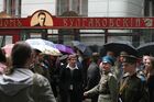 Во время празднования дня рождения Михаила Булгакова у музея писателя на улице Большая Садовая, дом 10 в Москве. Место: Россия, Москва. Автор: Михаил Фомичев/РИА Новости. Празднование дня рождения Михаила Булгакова в музее писателя