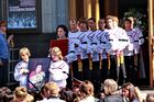 Во время прощания с народной артисткой СССР Людмилой Зыкиной у Концертного зала имени П.И.Чайковского. Место: Россия, Москва. Автор: Егор Слизяк/РИА Новости. Прощание с народной артисткой СССР Людмилой Зыкиной