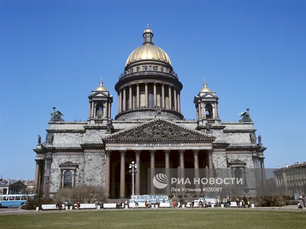 Исаакиевский собор в Ленинграде