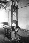 Гильотина в камере смерти в тюрьме Плетцензее