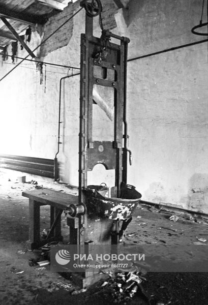 Гильотина в камере смерти в тюрьме Плетцензее