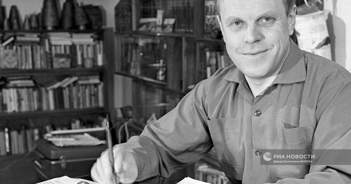 Дети солоухина. Солоухин поэт. Дети солоухина. Дети солоухина. Портрет солоухина с семьей.