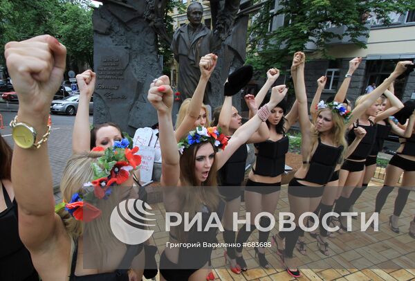Активистки женского движения FEMEN