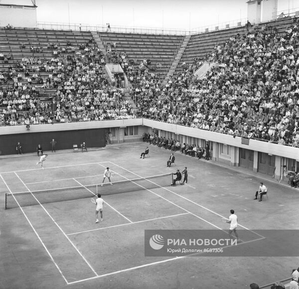 теннисный матч 1950-х годов
