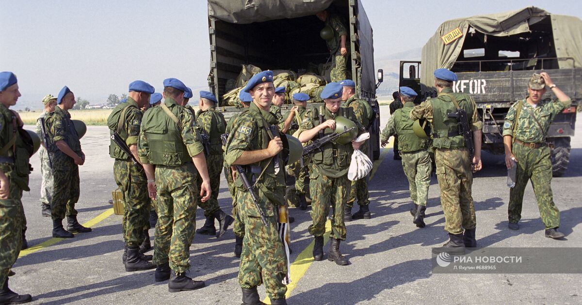 Российский контингент. Аэропорт "Слатина", 1999. Миротворцы. Приштина аэропорт десантники. Бросок на Приштину российских десантников 1999. Аэропорт Приштина 1999 год