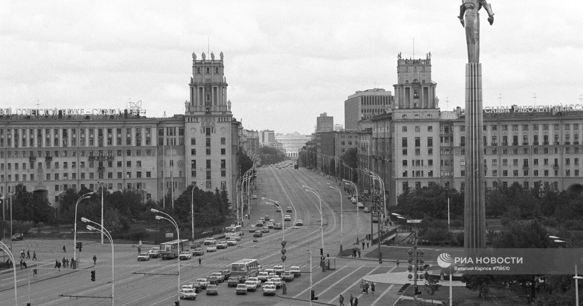 Площадь гагарина москва фото Памятник Ю.А. Гагарину на площади Гагарина Библиотека изображений "РИА Новости"