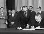 Подписание договора о запрете ядерных испытаний. Конвенция о запрещении испытания ядерного. Договор об ограничении испытаний ядерного оружия. Договор об ограничении подземных испытаний ядерного оружия 1974 года. Договор о запрещении ядерного оружия Уругвай.