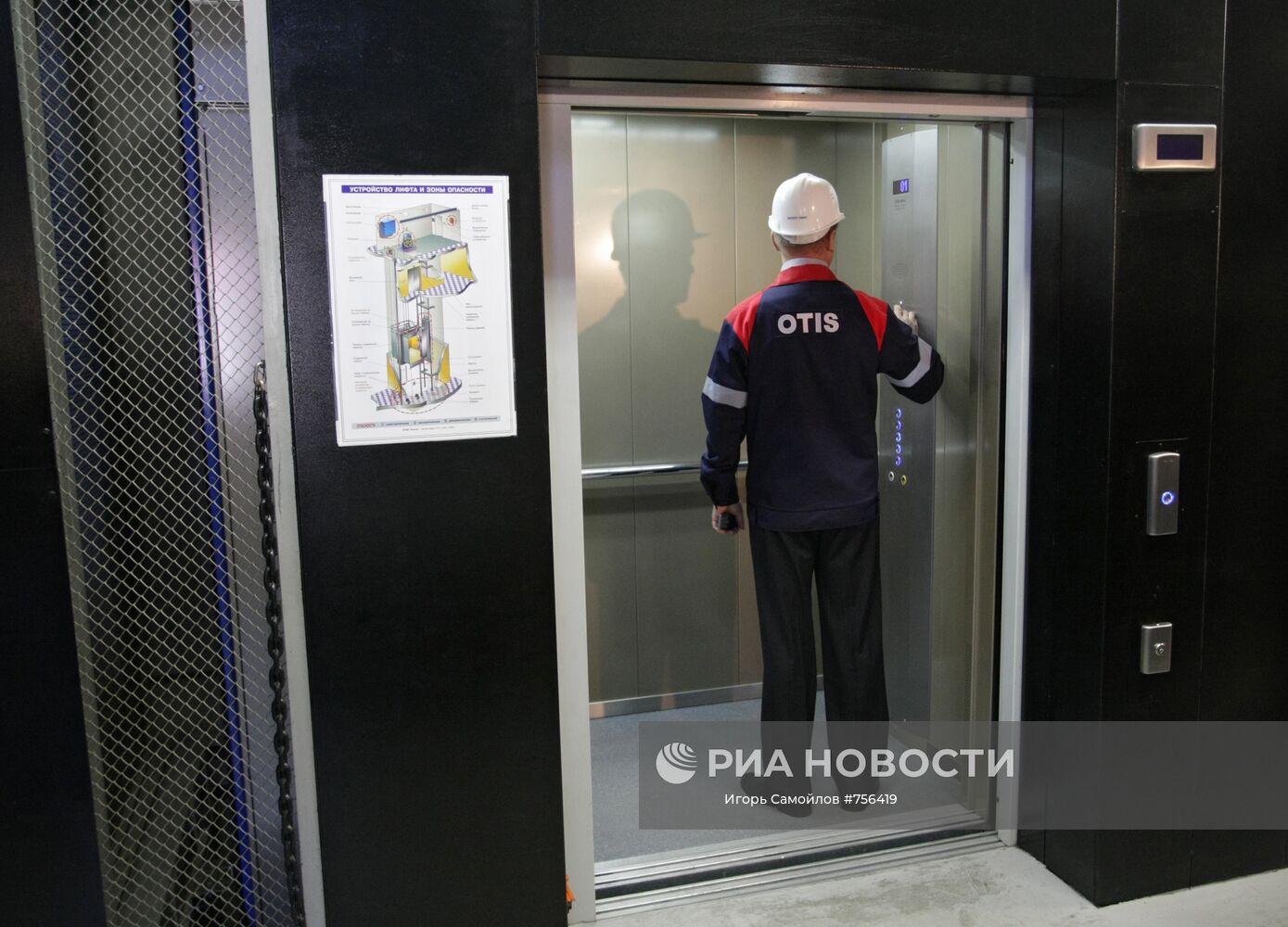 На заводе по производство лифтового оборудования ООО "ОТИС Лифт". Место: Россия, Санкт-Петербург. Автор: Игорь Самойлов/РИА Новости. Завод по производству лифтового оборудования ООО "ОТИС Лифт"