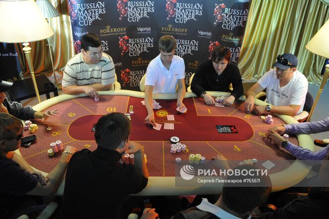 Участники Первого Российского турнира по покеру Russian Masters Poker Cup в казино "Оракул", расположенном в игорной зоне "Азов-Сити". Место: Россия, Краснодарский край. Автор: Сергей Пивоваров/РИА Новости. Участники Первого Российского турнира по покеру