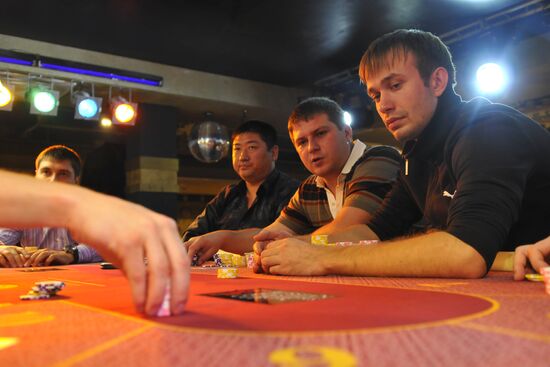 Участники Первого Российского турнира по покеру