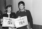 Советско-американская встреча молодежных лидеров. Участники встречи Марта Брукс, исполнительный директор торговой фирмы "Камингс" (США) и Бахтияр Тузмухамедов, преподаватель дипломатической академии Министерства иностранных дел СССР. Место: Белоруссия, Минск. Автор: Ю. Иванов/РИА Новости. Советско-американская встреча молодежных лидеров в Минске