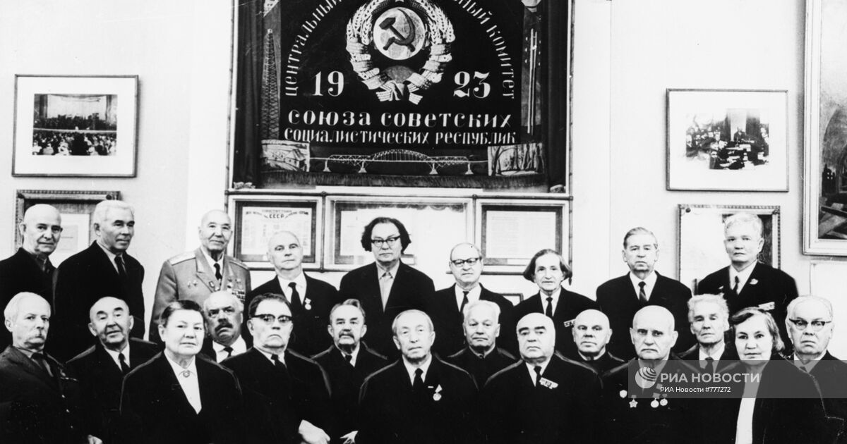 В числе организаторов общества музея революции. 1931 Год Китай съезд совета.