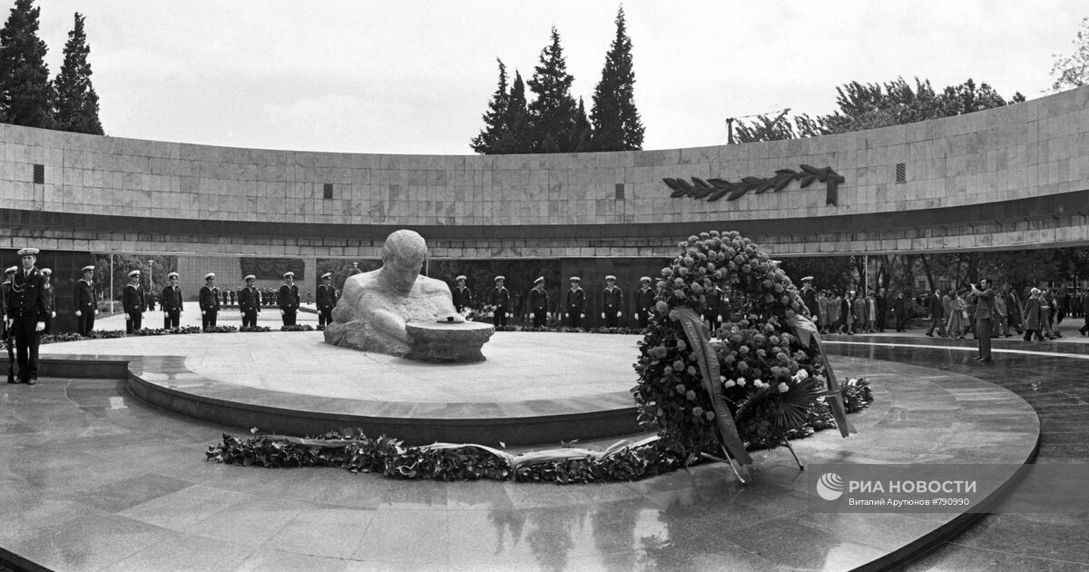 Памятник бакинским комиссарам. Мемориал 26 бакинским комиссарам в Баку.