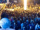 Пассажиры ждут рейсов у стоек регистрации в аэропорту "Домодедово". Из-за плохих погодных условий в московских аэропортах задержаны и отменены многие вылеты. Место: Россия, Московская область. Автор: Виталий Белоусов. Задержка авиарейсов в аэропорту Домодедово