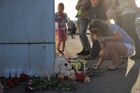 Цветы в порту Казани в память о погибших на теплоходе "Булгария"