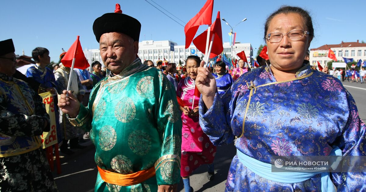 Тувинская народная Республика. Парад шествие Наадым. Тувинский язык.