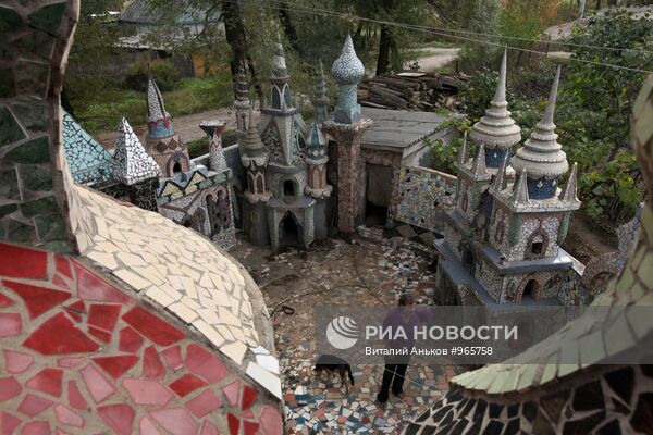 Дворец из строительного мусора в Приморском крае