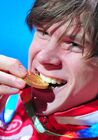 Российский фигурист Сергей Мозгов, завоевавший золото в танцах на льду на I зимних юношеских Олимпийских играх, на церемонии награждения. Место: Австрия, Инсбрук. Автор: Владимир Сергеев/РИА Новости. Зимняя юношеская Олимпиада-2012. Церемония награждения