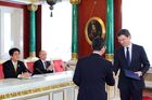 29 апреля 2013. Президент РФ Владимир Путин и премьер-министр Японии Синдзо Абэ (слева направо на втором плане) присутствуют на церемонии подписания совместных документов по итогам российско-японских переговоров в Кремле. Министр энергетики РФ Александр Новак и заместитель министра экономики, торговли и промышленности Японии Нобихито Сасаки (слева направо) во время подписания меморандума о сотрудничестве в области энергетики. Место: Москва. Автор: Михаил Климентьев/РИА Новости. Российско-японские переговоры в Кремле