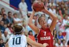 Игрок сборной США Джордан Хупер и игрок сборной России Анастасия Логунова (слева направо) в финальном матче женского турнира по баскетболу между сборными командами США и России на XXVII Всемирной летней Универсиаде 2013 в Казани. Место: Россия, Республика Татарстан, Казань. Автор: Григорий Соколов/РИА Новости. Универсиада. 10-й день. Баскетбол. Женщины. Финалы
