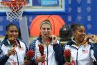 Американские спортсменки, завоевавшие золотые медали женского турнира по баскетболу на XXVII Всемирной летней Универсиаде 2013 в Казани, на церемонии награждения. Место: Россия, Республика Татарстан, Казань. Автор: Григорий Соколов/РИА Новости. Универсиада. 10-й день. Баскетбол. Женщины. Финалы