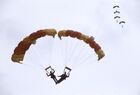 Показательные прыжки с парашютом