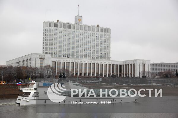 Всесезонные прогулочные яхты начали курсировать по Москва-реке