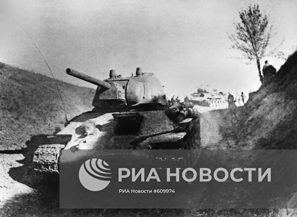 Советские танки на правом берегу Днепра